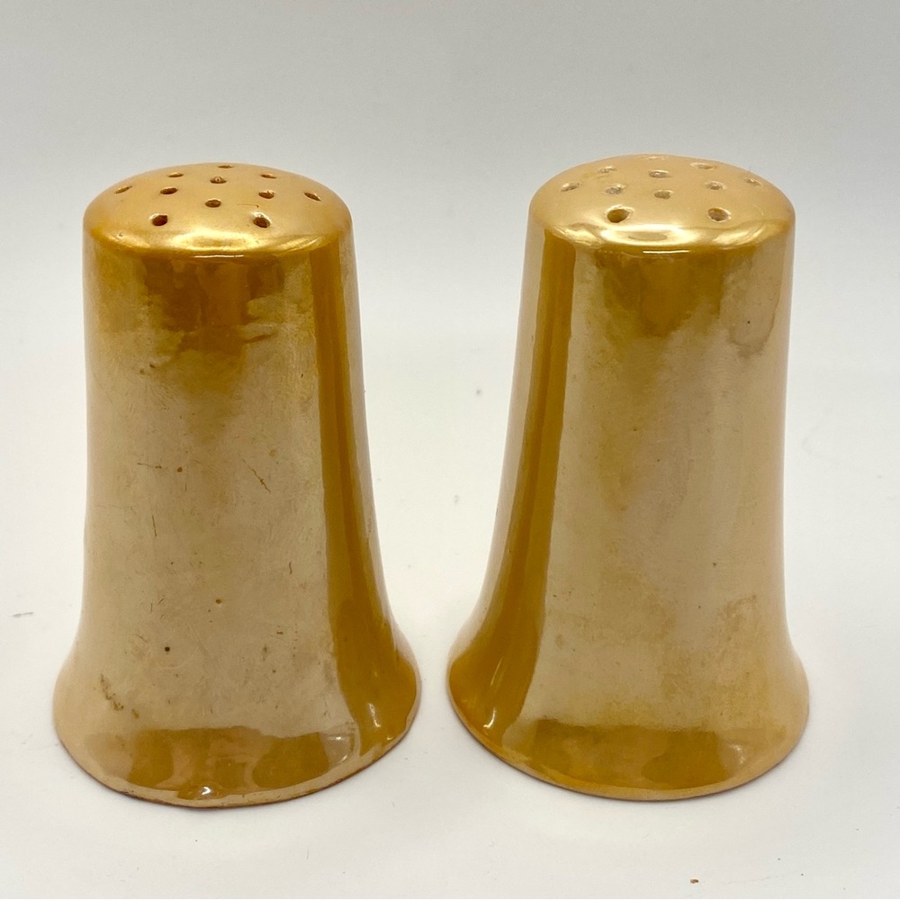 Vintage‎ peach luster ceramic salt and pepper shakers